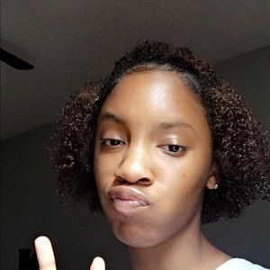Meet your Posher, Sanaa